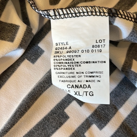 Le Chateau XL black and white V neck belted stretchy asymmetrical top - Picture 6 of 8